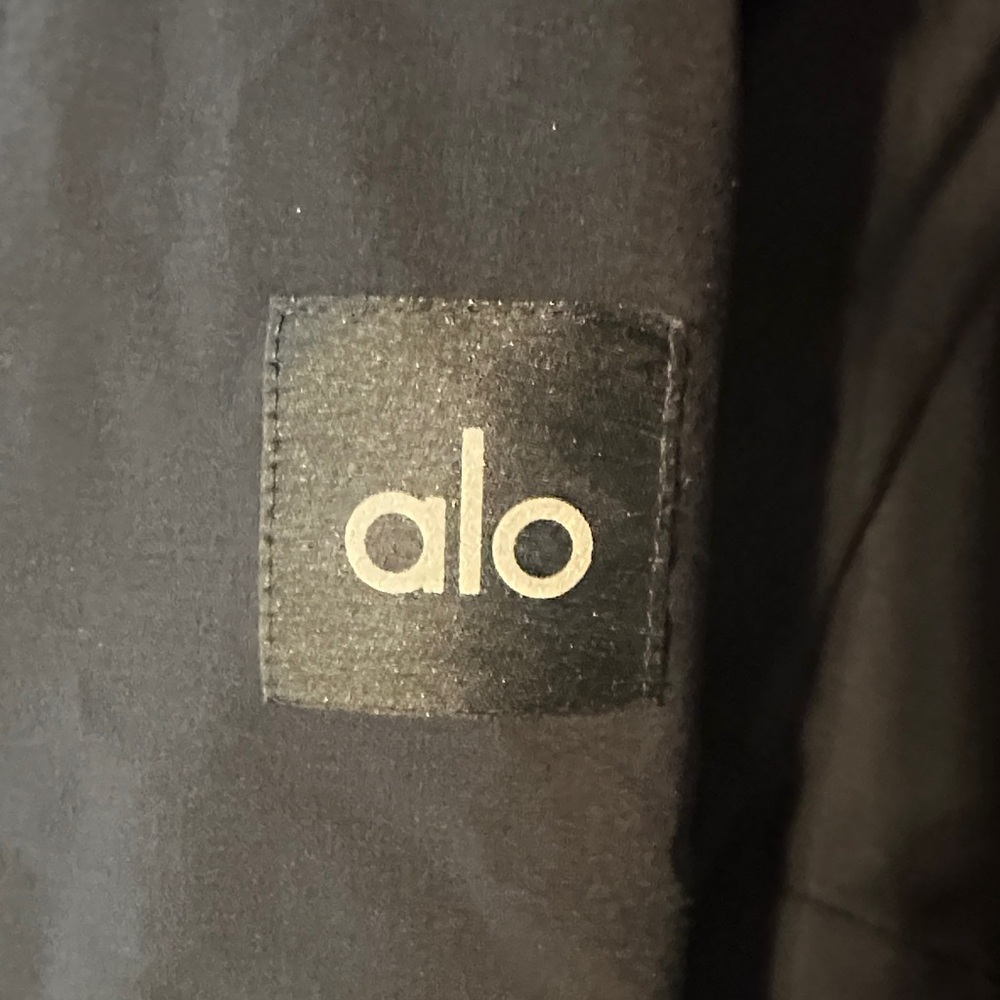 ALO Yoga Stretch Woven Street Puffer Jacket - Picture 3 of 6